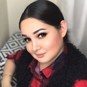 Meet your Posher, Ana